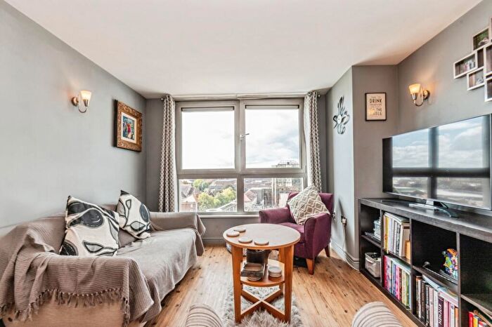 2 Bedroom Flat For Sale In Throwley Way, Sutton, SM1