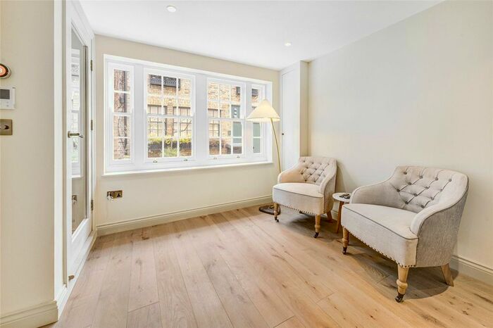 2 Bedroom Mews To Rent In Kynance Mews, South Kensington, London, SW7