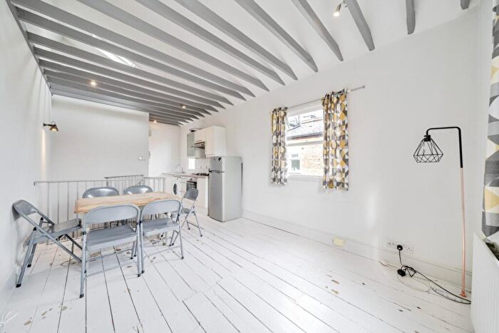 1 Bedroom Flat For Sale In Battersea Rise, London, SW11