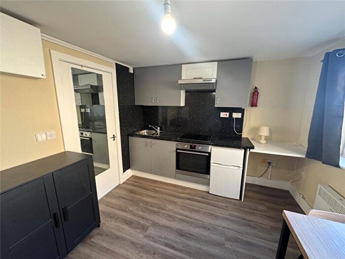 Studio To Rent In Station Road, London, NW4