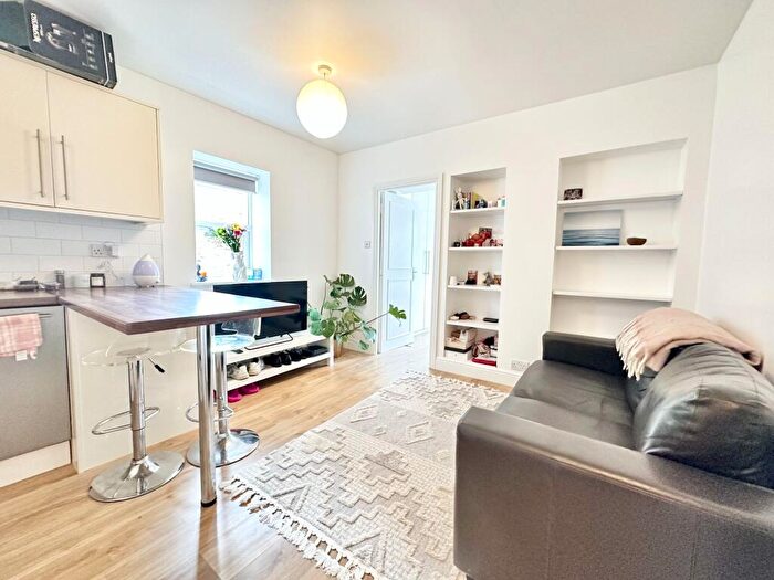 1 Bedroom Apartment To Rent In Alexandra Grove, London, N4