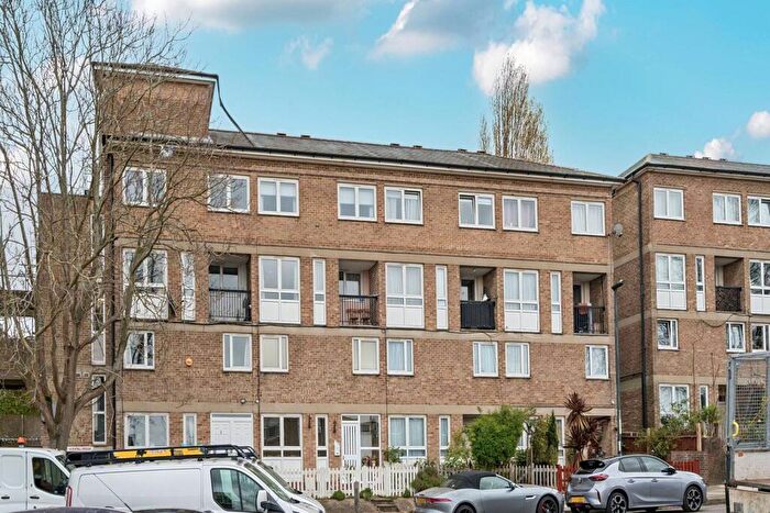 2 Bedroom Flat For Sale In Flintmill Crescent, Kidbrooke, London, SE3