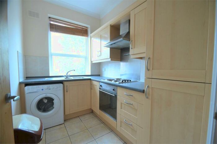 2 Bedroom Flat To Rent In Daws Lane, Mill Hill, NW7