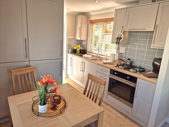 1 Bedroom Mobile/park Home For Sale In Beckenham Park, Otterham Quay Lane, Rainham, Gillingham, ME8