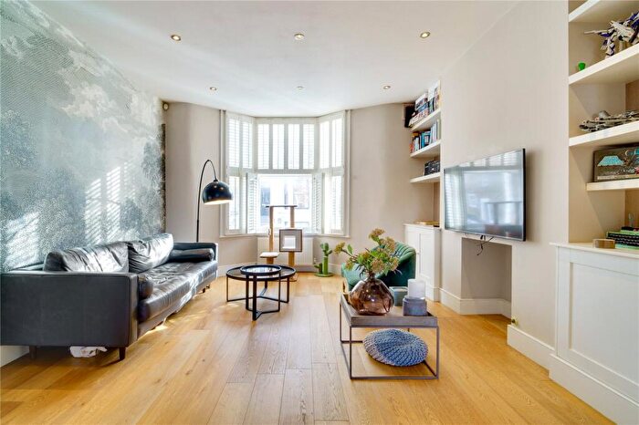 2 Bedroom Apartment For Sale In Cologne Road, SW11