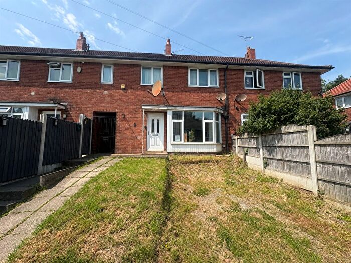 3 Bedroom Terraced House For Sale In Whincover Gardens, Leeds, LS12