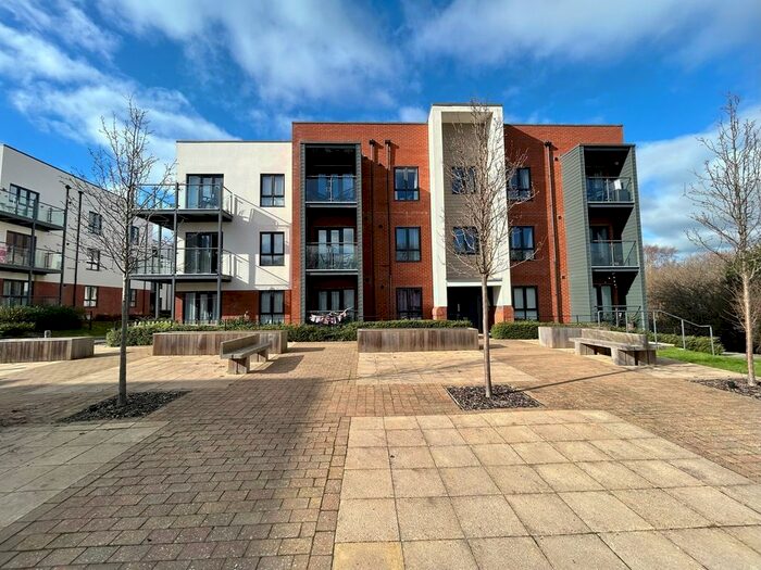 2 Bedroom Flat For Sale In Brooklands Road, Bexhill-On-Sea, TN39