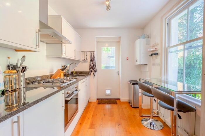 1 Bedroom Flat To Rent In Lndn-K - Kempsford Gardens, London . Bills Included., SW5