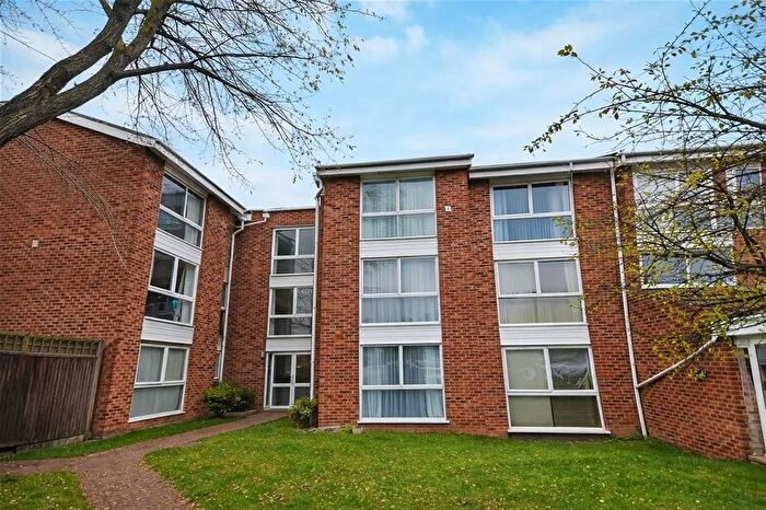 1 Bedroom Flat To Rent In Oakley Close, Isleworth, TW7