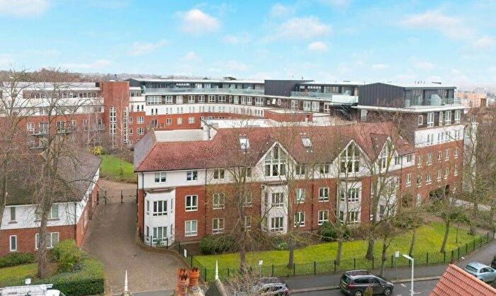 2 Bedroom Flat For Sale In High Road, London, E18