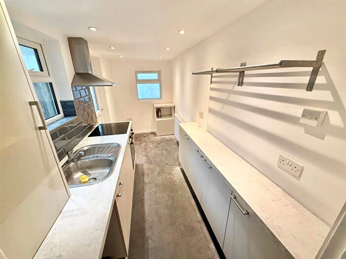 2 Bedroom Terraced House To Rent In William Street, Luton, LU2