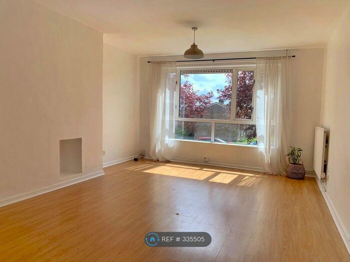 2 Bedroom Maisonette To Rent In Poynders Hill, Hemel Hempstead, HP2