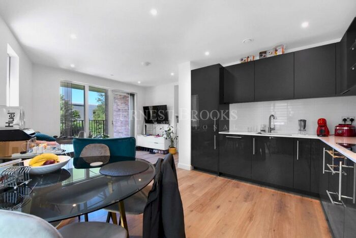 2 Bedroom Apartment To Rent In Alington House, Clarendon, Wood Green, N8