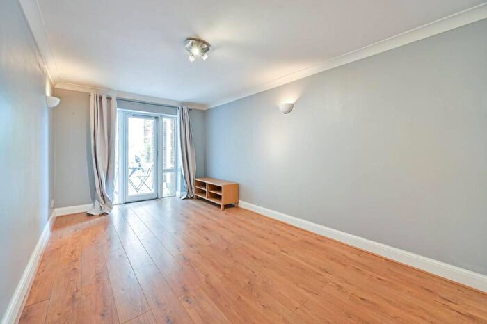1 Bedroom Flat For Sale In Rotherhithe Street, Rotherhithe, London, SE16