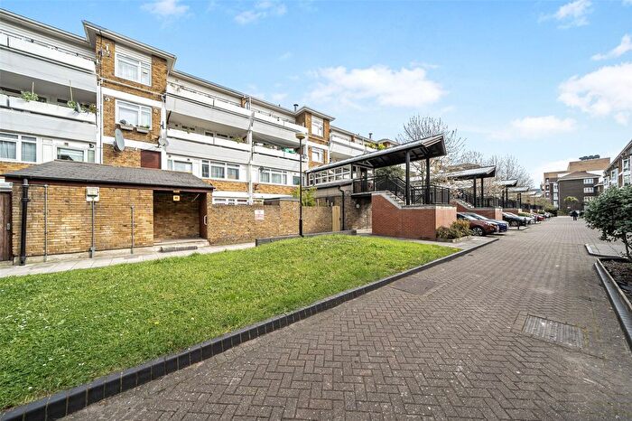 3 Bedroom Maisonette For Sale In Flaxman Road, London, SE5