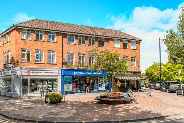 3 Bedroom Flat To Rent In Oakdene Parade, Cobham, KT11