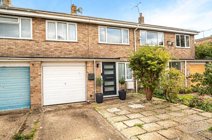 3 Bedroom Terraced House For Sale In Clare Gardens, Petersfield, Hampshire, GU31
