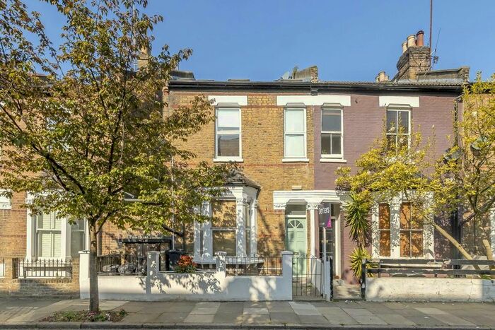 2 Bedroom Flat To Rent In Macfarlane Road, London, W12