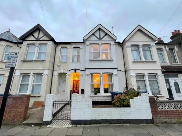 3 Bedroom Terraced House For Sale In Abbotts Road, Southall, Middlesex, UB1