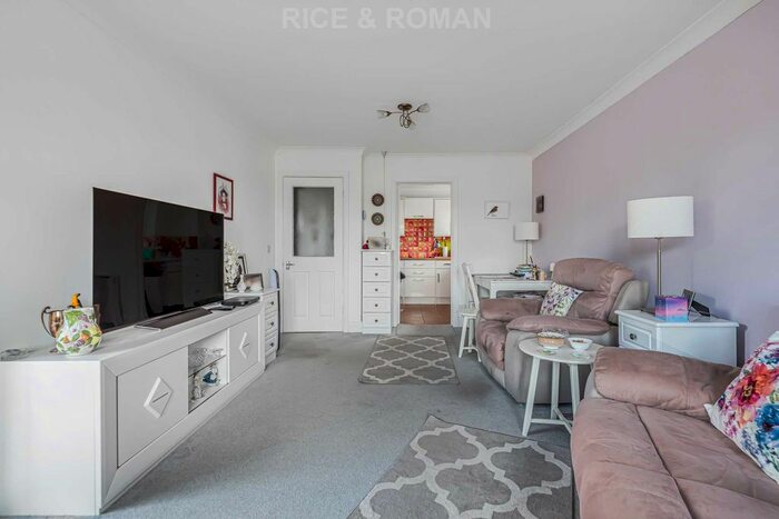 2 Bedroom Flat To Rent In College Road, Epsom, KT17