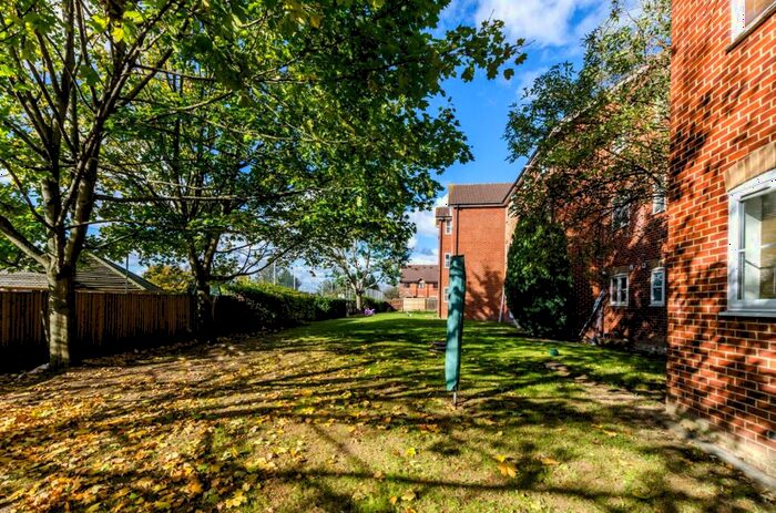 1 Bedroom Flat To Rent In Lime Close, Harrow Weald, Harrow, HA3