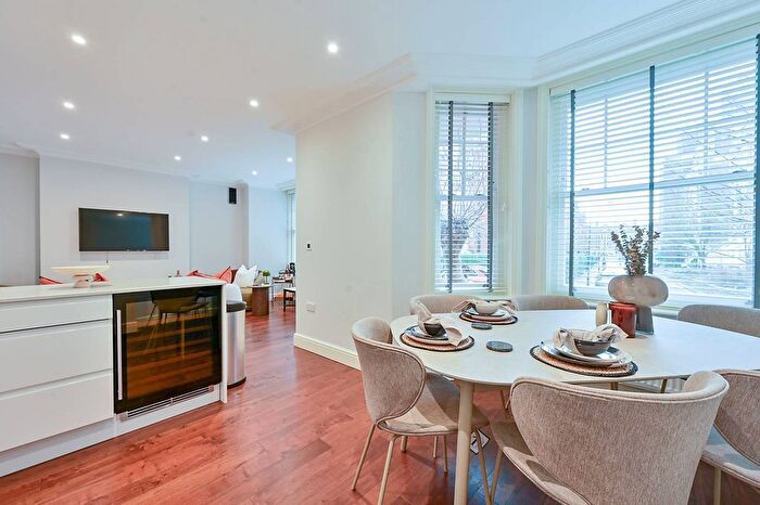 3 Bedroom Flat To Rent In Hamlet Gardens, Hammersmith, London, W6