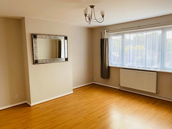 2 Bedroom Maisonette To Rent In Sutton Lane, Hounslow, TW3