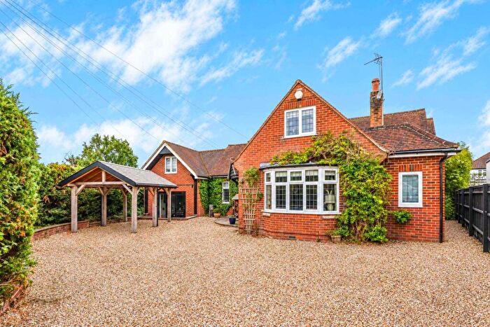 4 Bedroom Detached House For Sale In Horseshoe Road, Pangbourne On Thames, RG8