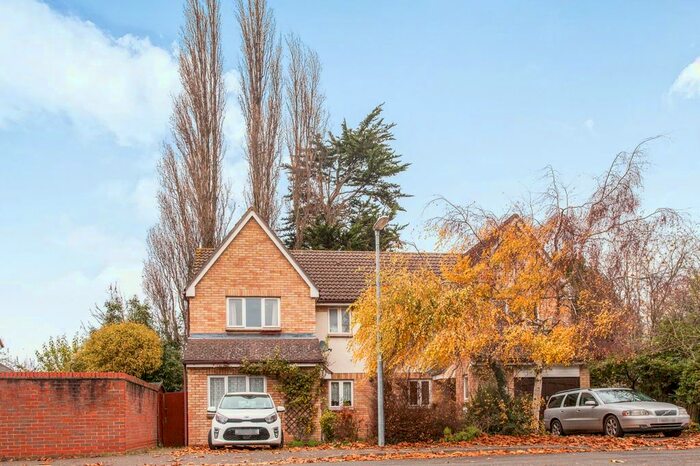 3 Bedroom Semi-Detached House To Rent In Bullen Close, Cambridge CB1