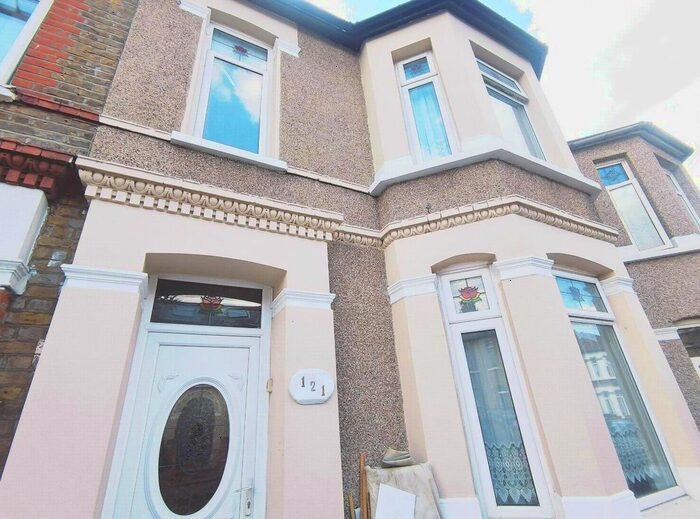 3 Bedroom Terraced House To Rent In Glenny Road, Barking, IG11