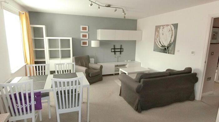 2 Bedroom Apartment To Rent In Ffordd James Mcghan, Cardiff, CF11