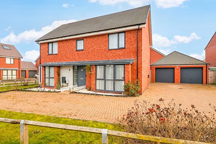 4 Bedroom Detached House For Sale In Tuddenham Row, Bedford, MK43