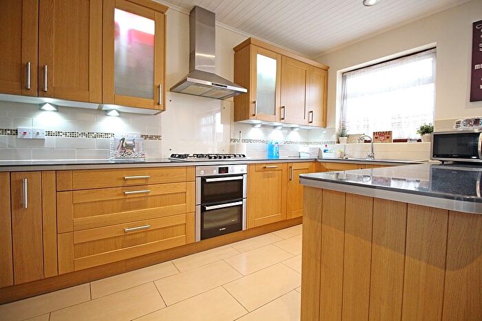 4 Bedroom End Of Terrace House To Rent In Rollit Crescent, Hounslow, TW3