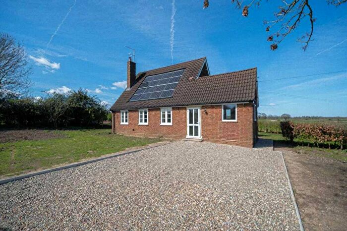 2 Bedroom Detached House To Rent In Redbourn Road, St. Albans, AL3