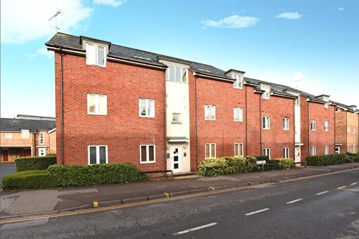 2 Bedroom Apartment For Sale In Hieatt Close, Mount Pleasant, Reading, Berkshire, RG1