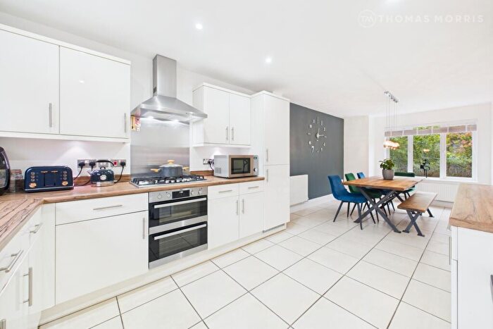 4 Bedroom Detached House For Sale In Wood Ridge Crescent, St. Neots, Cambridgeshire, PE19