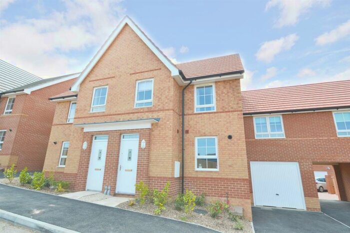 3 Bedroom Terraced House To Rent In East Cowes, Isle Of Wight, PO32