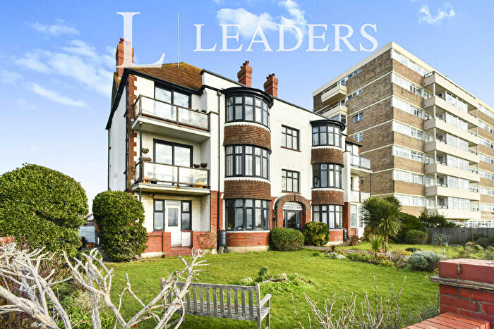 3 Bedroom Apartment To Rent In Kingsway. Hove, BN3
