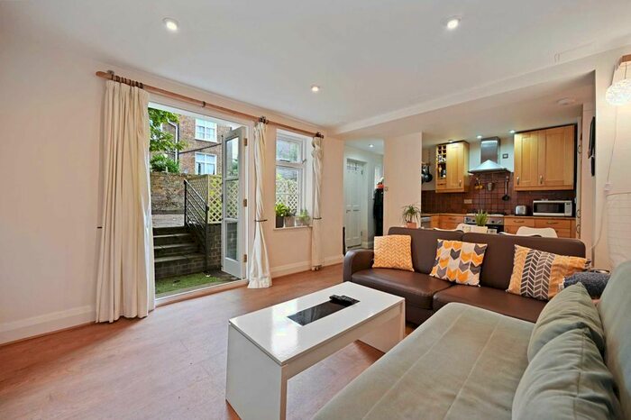 1 Bedroom Flat To Rent In St Stephens Avenue, Shepherds Bush, London, W12