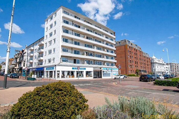 3 Bedroom Flat For Sale In Marina, East Sussex, Bexhill On Sea, TN40