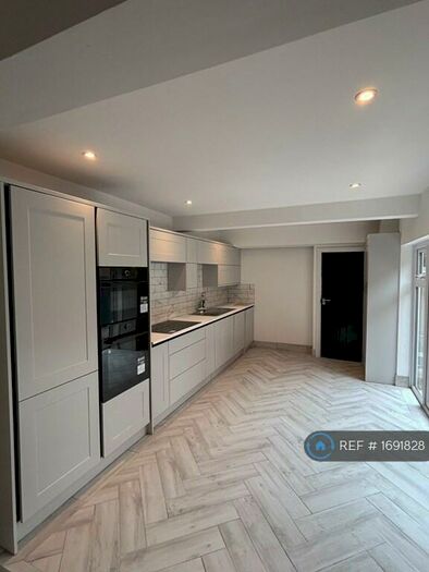 5 Bedroom Semi-Detached House To Rent In Oxford Road, Reading, RG30