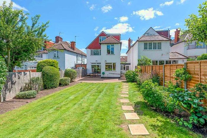 5 Bedroom Link Detached House For Sale In Hendon, London, NW4