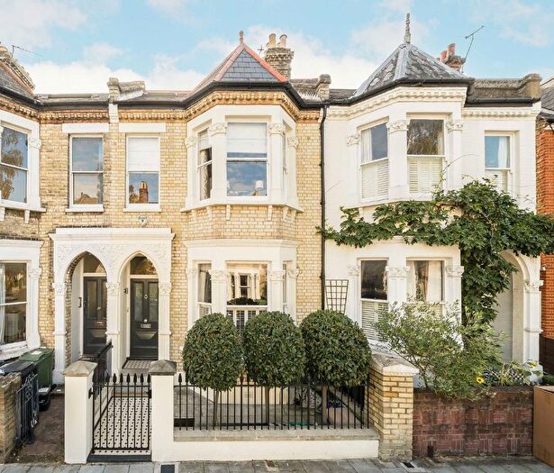 5 Bedroom Property For Sale In Elms Crescent, Clapham, SW4