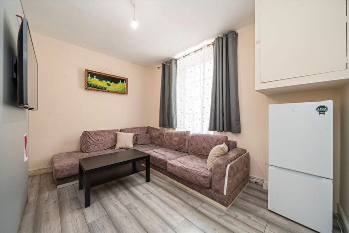 1 Bedroom Flat To Rent In Riverside Gardens, Hammersmith, W6