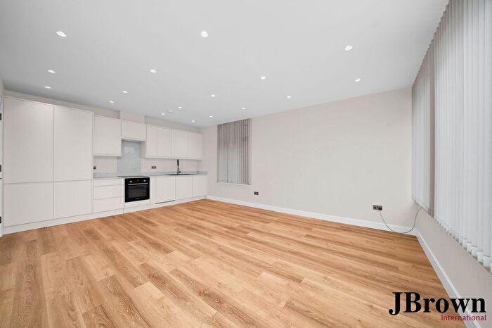 3 Bedroom Flat To Rent In Park Lane, Croydon, Surrey, CR0