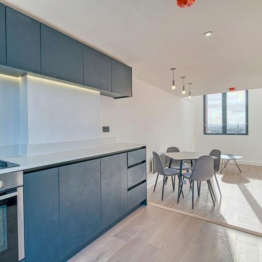 3 Bedroom Flat To Rent In Spinners Way, Manchester, England, M15