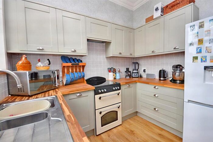 2 Bedroom Flat For Sale In Dittons Road, Eastbourne, BN21
