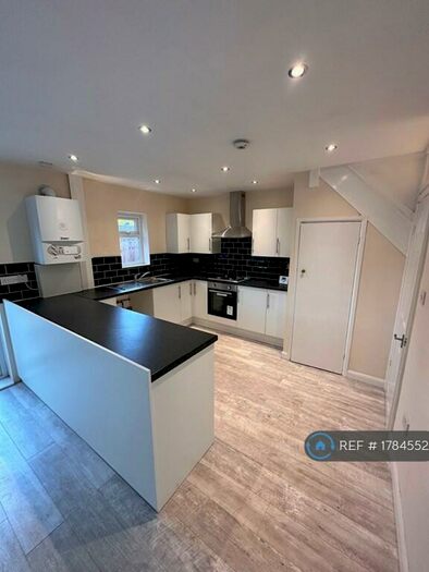 3 Bedroom Semi-Detached House To Rent In Romsey Close, Stanford-Le-Hope, SS17