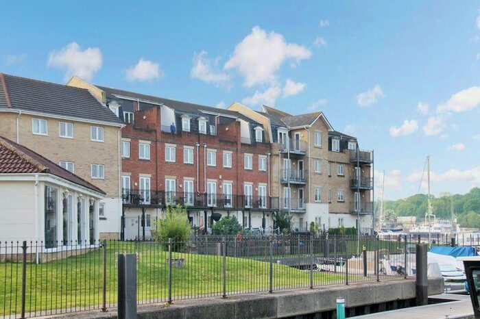 4 Bedroom House To Rent In Medina View, East Cowes, PO32