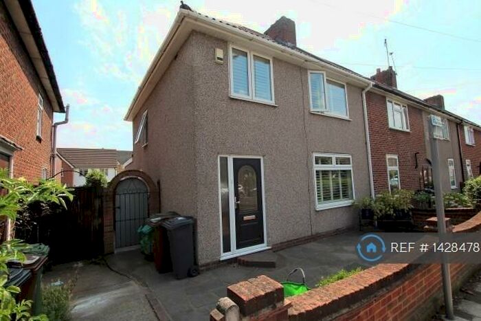3 Bedroom End Of Terrace House To Rent In Woodward Road, Dagenham, RM9